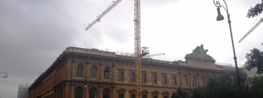 Cosa fanno i Servizi Segreti a Piazza Dante?