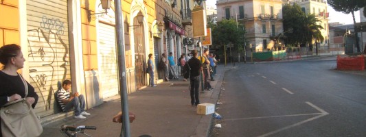 Via il cestino, ecco la monnezza. A Porta Maggiore