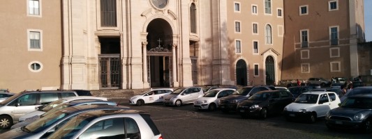 L’isola pedonale di Santa Croce in Gerusalemme. Senza parole