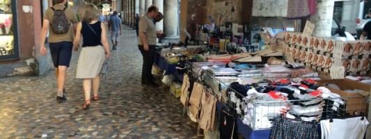 Cartoline da Piazza Vittorio per salutare il vostro ritorno dalle vacanze