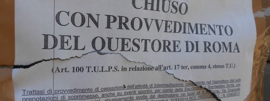 Dopo tante aperture commerciali finalmente una chiusura. Addio alla sala scommesse